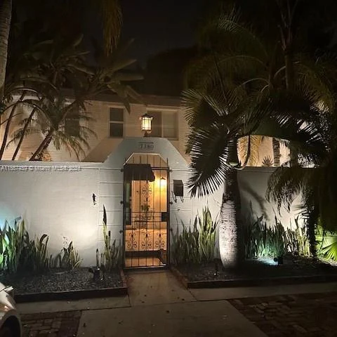 7380 Big Cypress Ct, Miami Lakes FL 33014