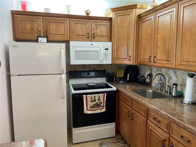 3033 Berkshire B # 3033, Deerfield Beach FL 33442