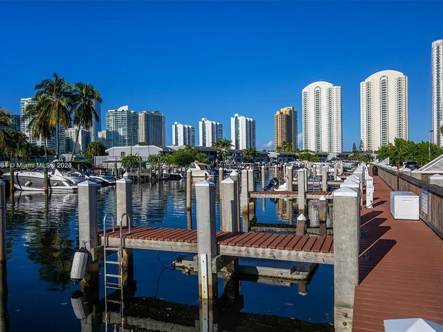 400 Kings Point Dr # 424, Sunny Isles Beach FL 33160