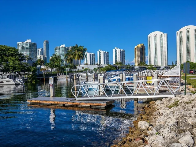 400 Kings Point Dr # 424, Sunny Isles Beach FL 33160