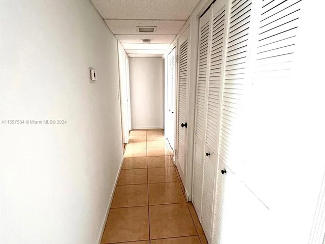 400 Kings Point Dr # 424, Sunny Isles Beach FL 33160