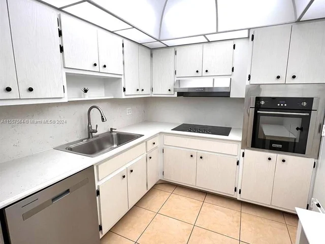 400 Kings Point Dr # 424, Sunny Isles Beach FL 33160