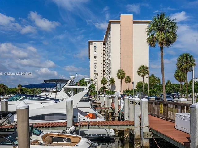 400 Kings Point Dr # 424, Sunny Isles Beach FL 33160