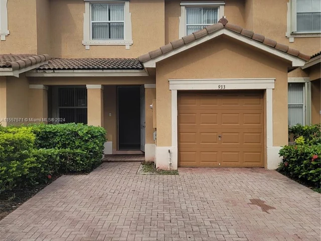 933 NE 42nd Ave, Homestead FL 33033
