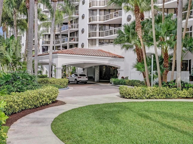 3610 Yacht Club Dr # 906, Aventura FL 33180