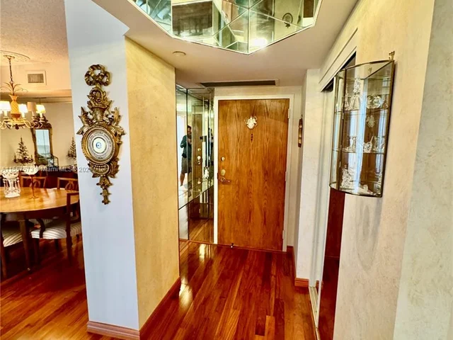 3610 Yacht Club Dr # 906, Aventura FL 33180