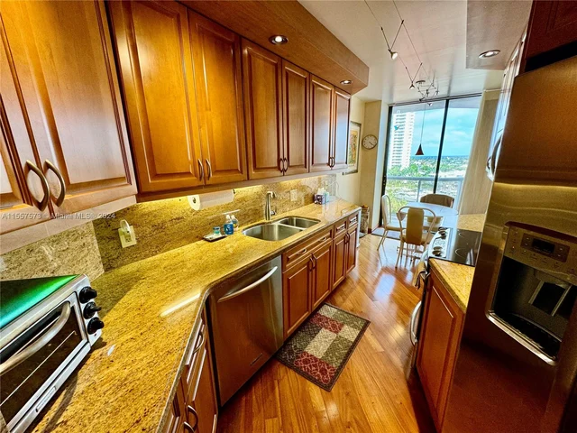 3610 Yacht Club Dr # 906, Aventura FL 33180