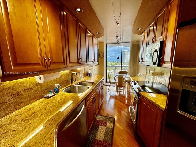 3610 Yacht Club Dr # 906, Aventura FL 33180