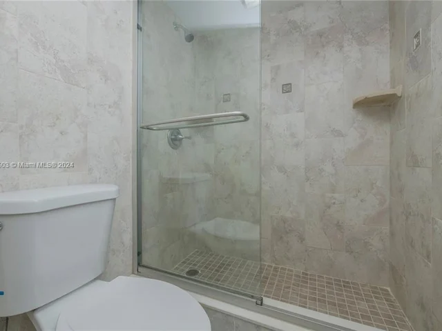 3800 N Hills Dr # 106, Hollywood FL 33021