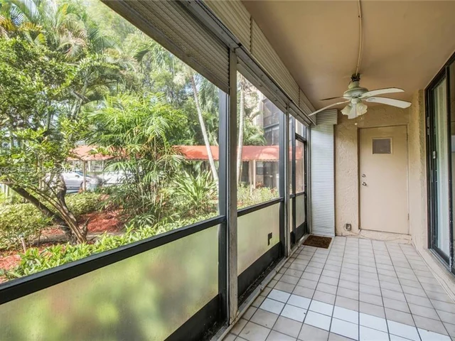 3800 N Hills Dr # 106, Hollywood FL 33021