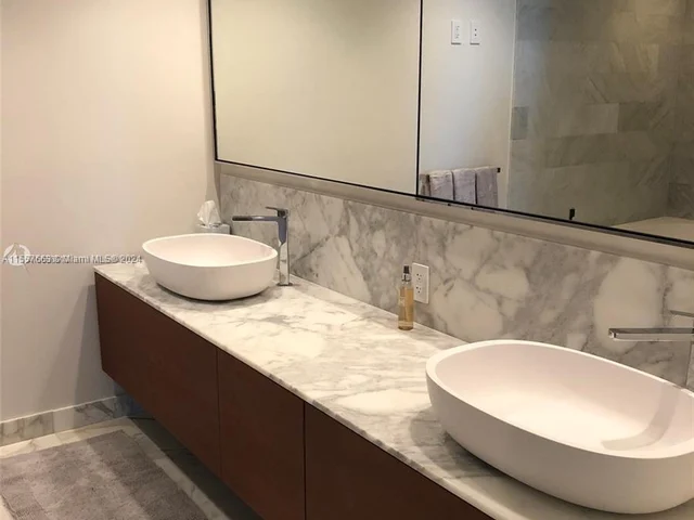 10203 Collins Ave # 605, Bal Harbour FL 33154