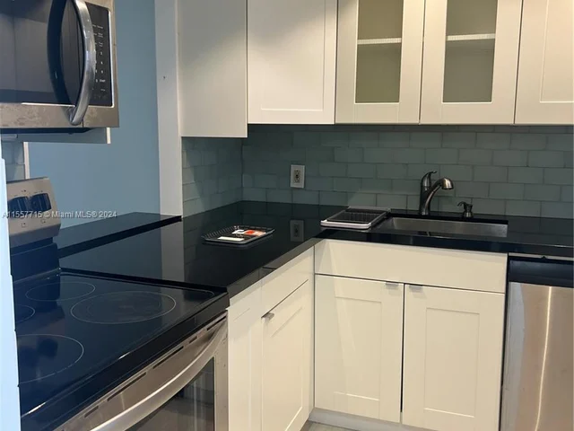 211 NE 8th Ave # 312, Hallandale Beach FL 33009