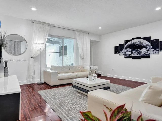 7901 Venetian St, Miramar FL 33023