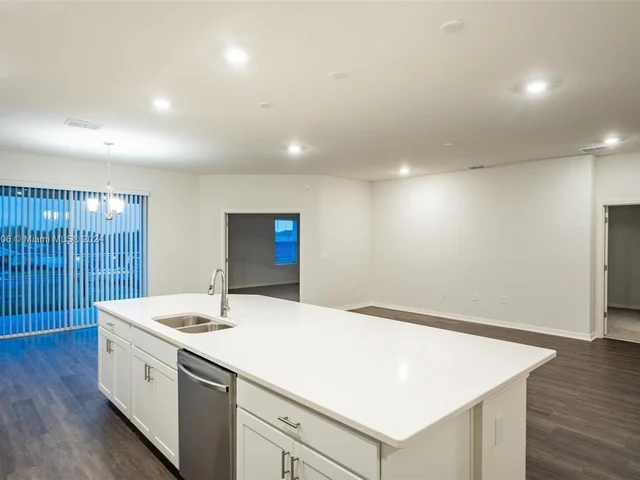 2025 Noble Dr, Davenport FL 33837