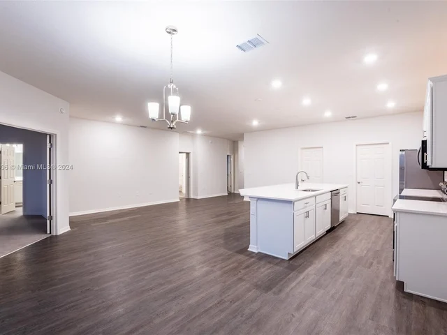 2025 Noble Dr, Davenport FL 33837