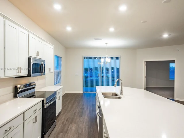 2025 Noble Dr, Davenport FL 33837