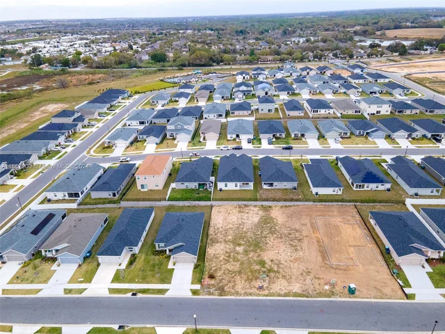 2025 Noble Dr, Davenport FL 33837