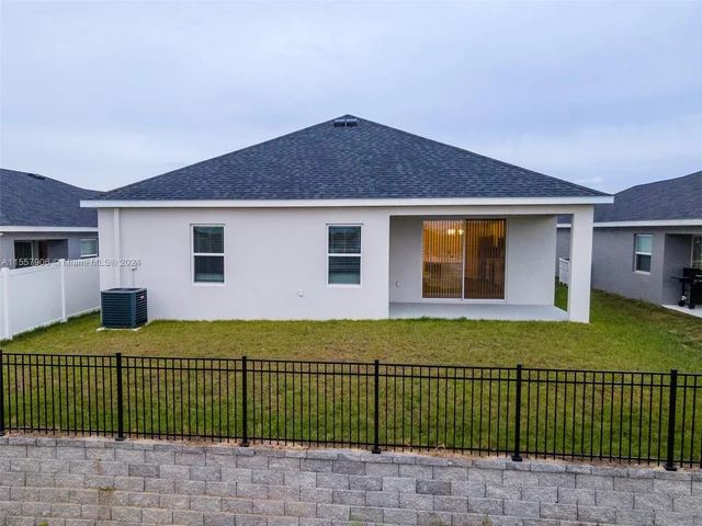 2025 Noble Dr, Davenport FL 33837