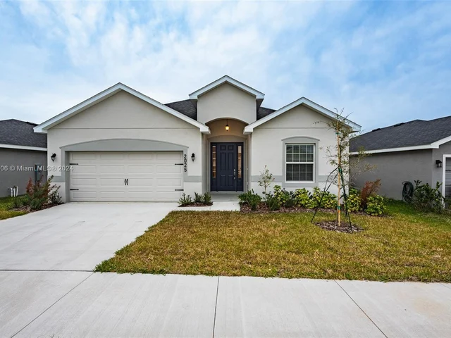 2025 Noble Dr, Davenport FL 33837