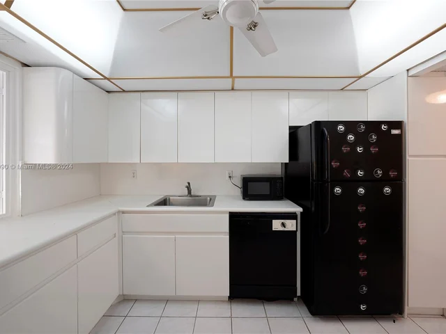 501 Three Islands Blvd # 511, Hallandale Beach FL 33009