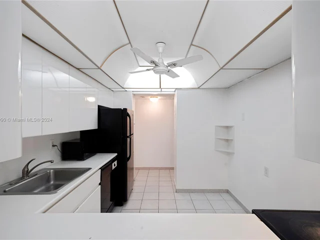 501 Three Islands Blvd # 511, Hallandale Beach FL 33009