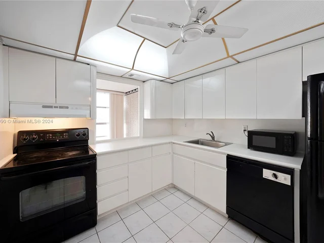 501 Three Islands Blvd # 511, Hallandale Beach FL 33009