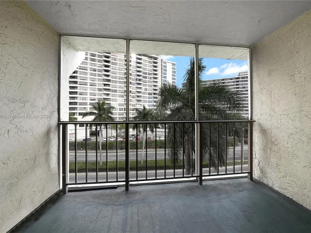 501 Three Islands Blvd # 511, Hallandale Beach FL 33009
