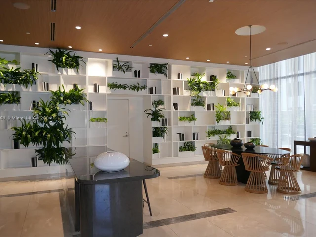 45 SW 9th St # 1906, Miami FL 33130