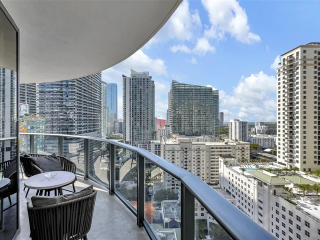 45 SW 9th St # 1906, Miami FL 33130