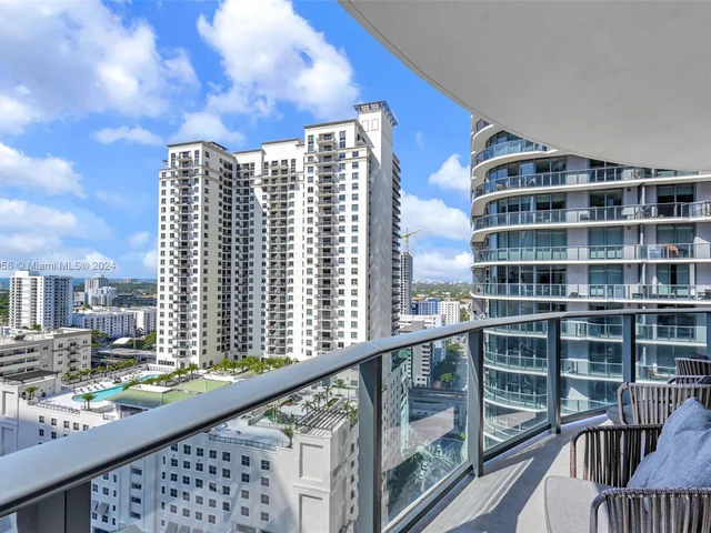 45 SW 9th St # 1906, Miami FL 33130