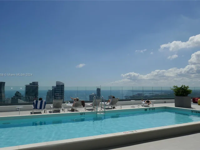 45 SW 9th St # 1906, Miami FL 33130