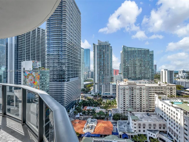 45 SW 9th St # 1906, Miami FL 33130