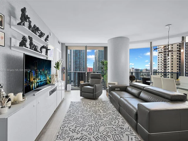 45 SW 9th St # 1906, Miami FL 33130