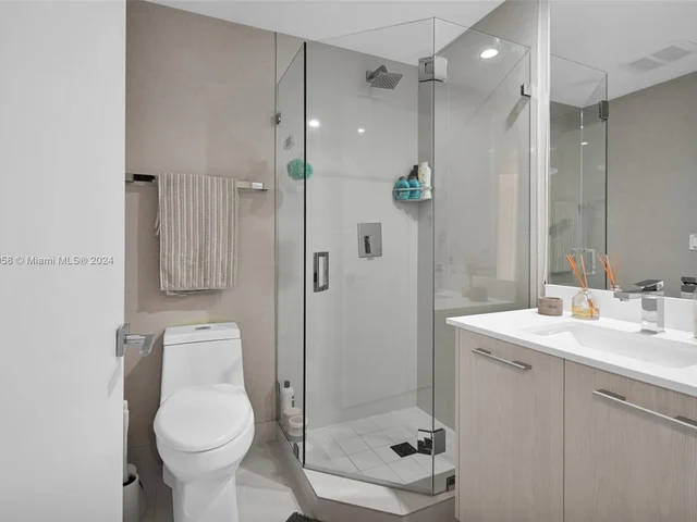 45 SW 9th St # 1906, Miami FL 33130