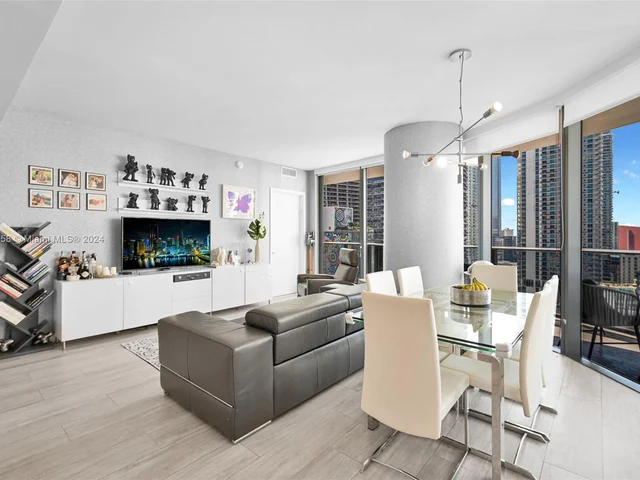 45 SW 9th St # 1906, Miami FL 33130