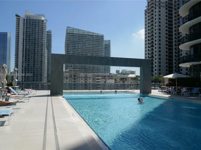 45 SW 9th St # 1906, Miami FL 33130