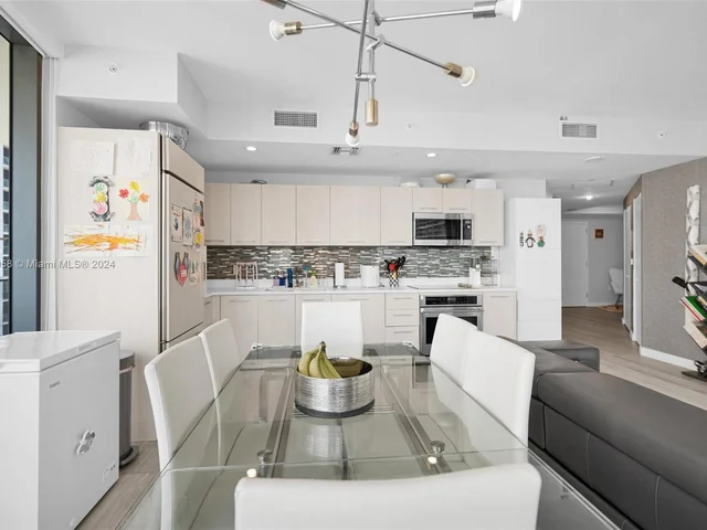 45 SW 9th St # 1906, Miami FL 33130