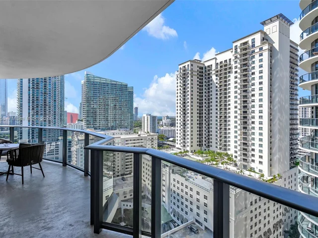 45 SW 9th St # 1906, Miami FL 33130