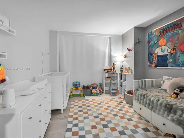 45 SW 9th St # 1906, Miami FL 33130