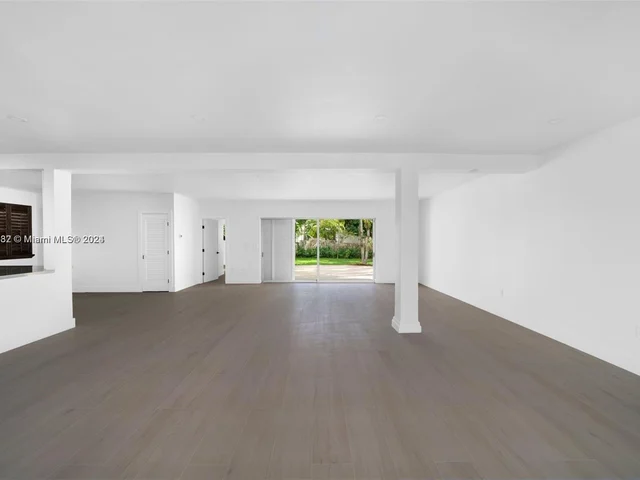 2385 N Bay Rd, Miami Beach FL 33140