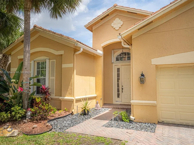 4074 W Whitewater Ave, Weston FL 33332