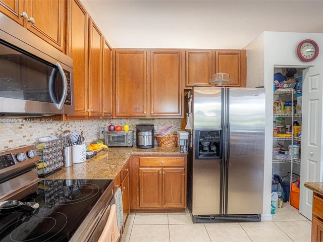 4074 W Whitewater Ave, Weston FL 33332