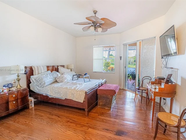 4074 W Whitewater Ave, Weston FL 33332