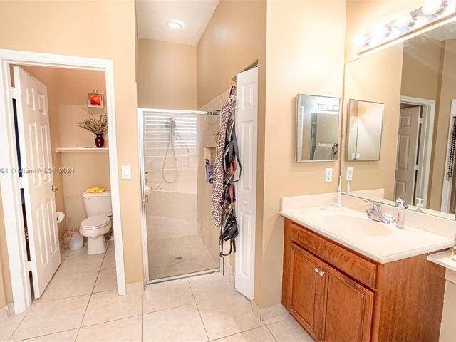 4074 W Whitewater Ave, Weston FL 33332