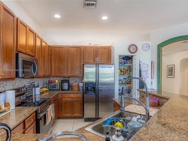 4074 W Whitewater Ave, Weston FL 33332