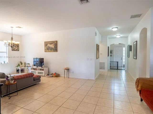 4074 W Whitewater Ave, Weston FL 33332