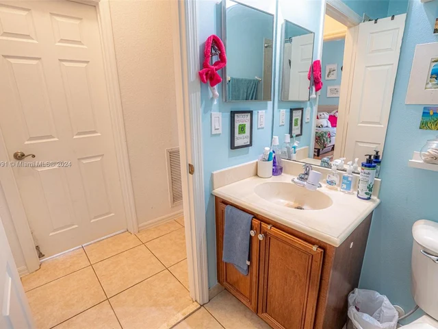 4074 W Whitewater Ave, Weston FL 33332