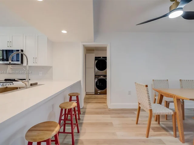 1506 Whitehall Dr # 306, Davie FL 33324