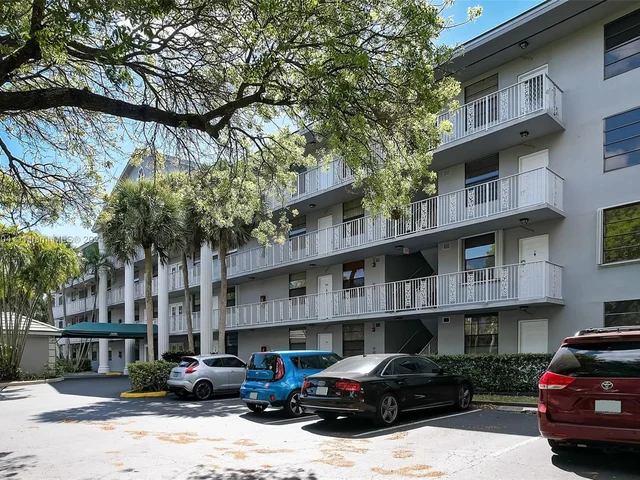 1506 Whitehall Dr # 306, Davie FL 33324