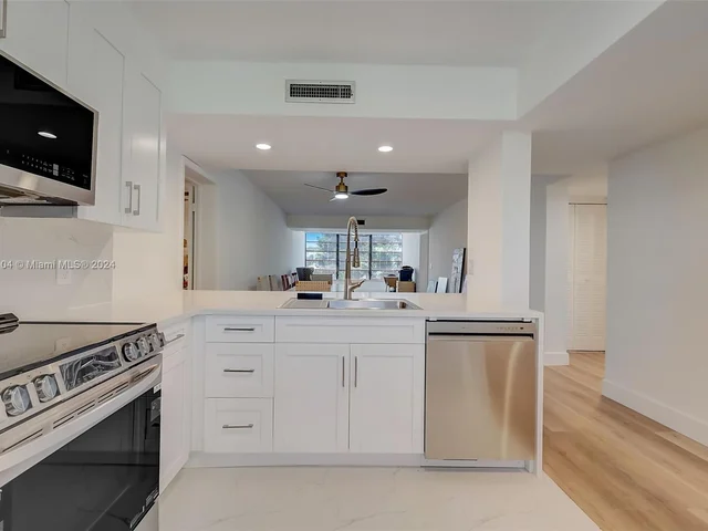 1506 Whitehall Dr # 306, Davie FL 33324